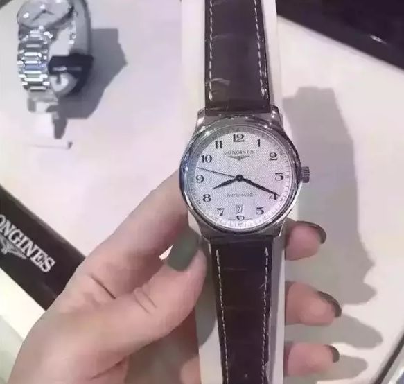 最新款浪琴，時(shí)尚與工藝的完美融合