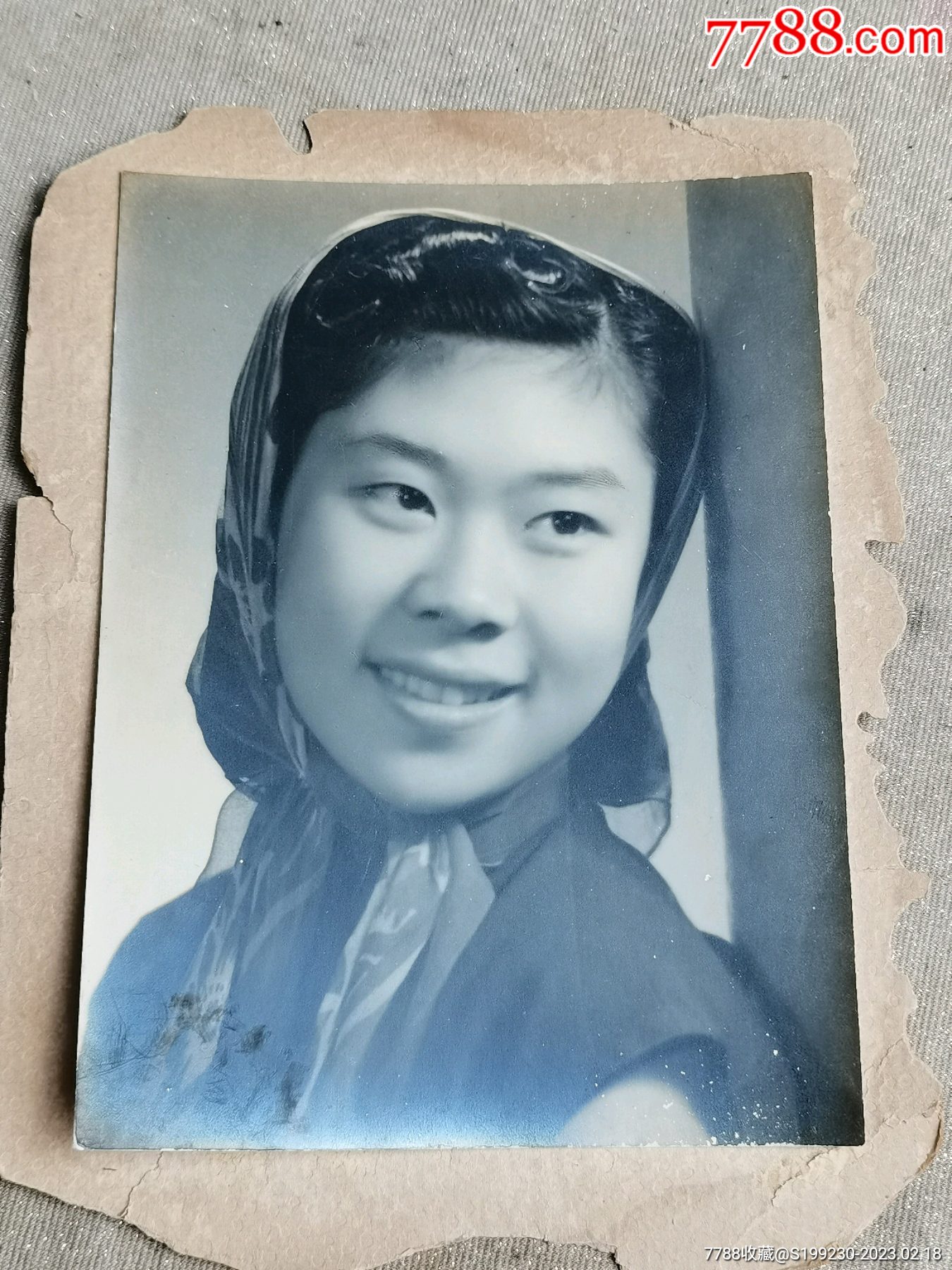 美女老照片的魅力，歷久彌新，時(shí)光見(jiàn)證美麗風(fēng)采