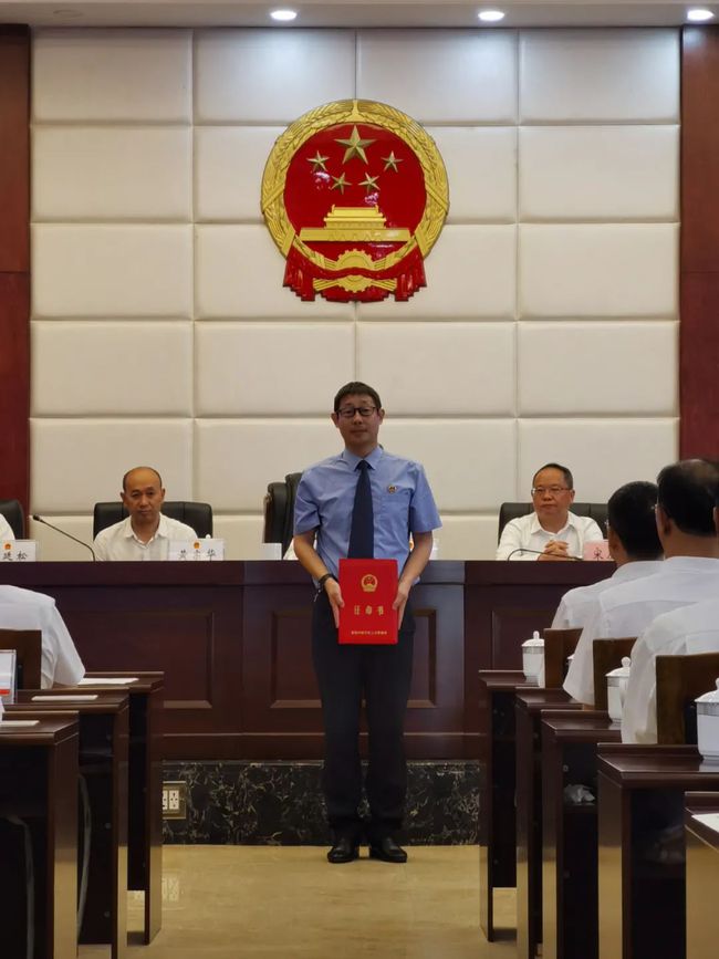 張宇新引領(lǐng)科技革新，揭秘其最新任職與高科技產(chǎn)品新動(dòng)向